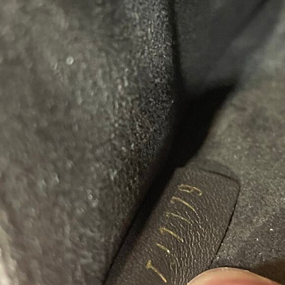 2019 Louis Vuitton New Wave Zipped Pochette Wristlet Black Calfskin Leather - Picture 12 of 13